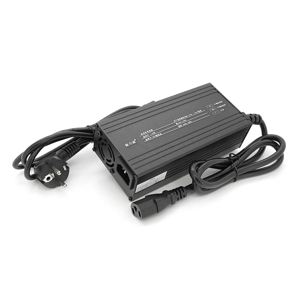 Зарядний пристрій для акумуляторів Li-ion 12V(12,6V),3S,15A,штекер Triangle plug (T-tipe/IEC/C13 N+L-) LED-індикація, 137x90x50mm